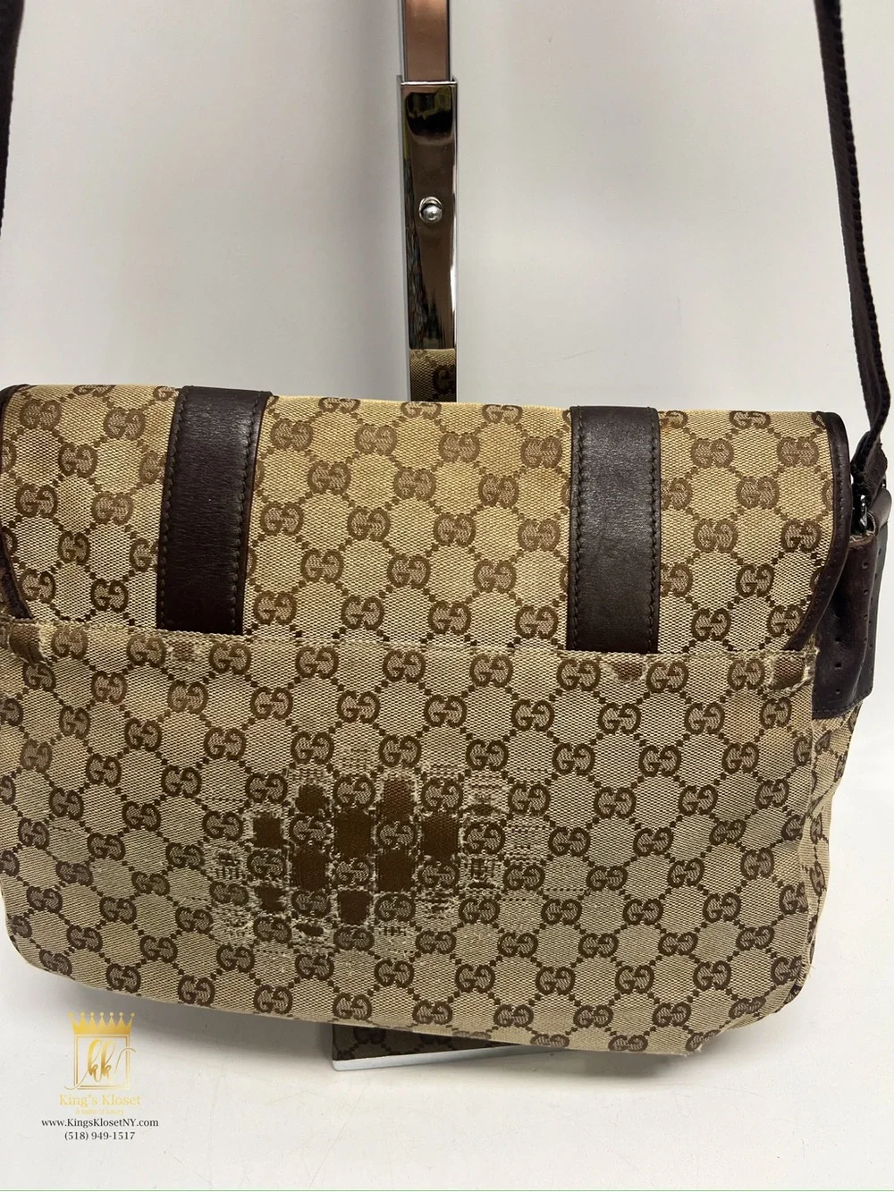 Gucci supreme messenger bag